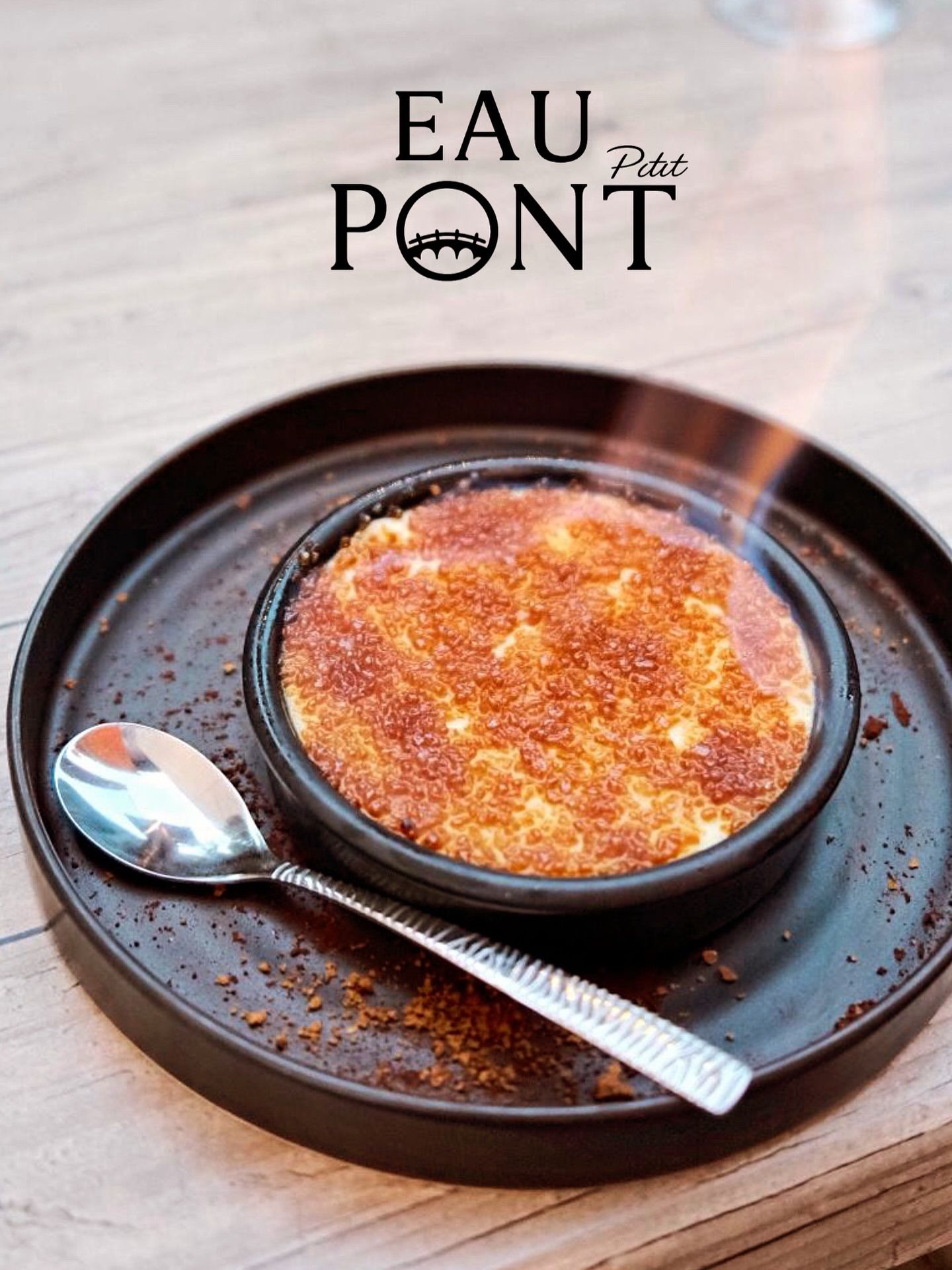 Crème brûlée flambée, signature de la maison